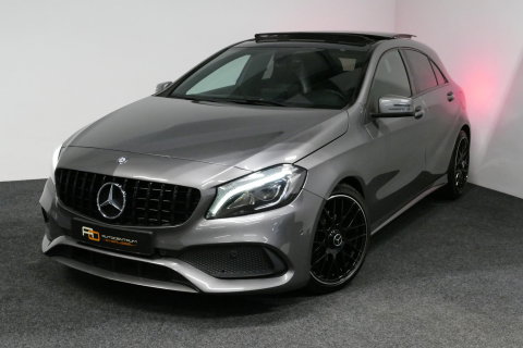 Mercedes-Benz A-Klasse 200 AMG Line / A45 AMG Diffuser / Panamericana Grille / Panoramadak / Carbon interieurdelen / Stoelverwarming / LED High Performance / Cruise Control / 18'' LMV / Agility Control / PDC V+A