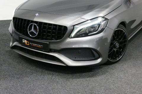 Mercedes-Benz A-Klasse 200 AMG Line / A45 AMG Diffuser / Panamericana Grille / Panoramadak / Carbon interieurdelen / Stoelverwarming / LED High Performance / Cruise Control / 18'' LMV / Agility Control / PDC V+A
