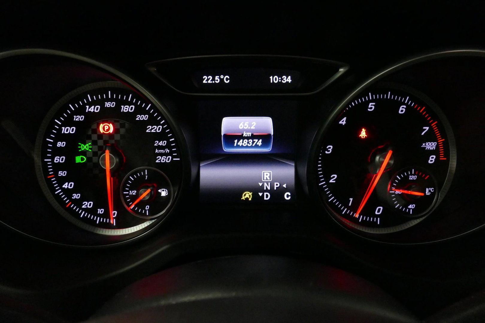 Mercedes-Benz A-Klasse 200 AMG Line / A45 AMG Diffuser / Panamericana Grille / Panoramadak / Carbon interieurdelen / Stoelverwarming / LED High Performance / Cruise Control / 18'' LMV / Agility Control / PDC V+A