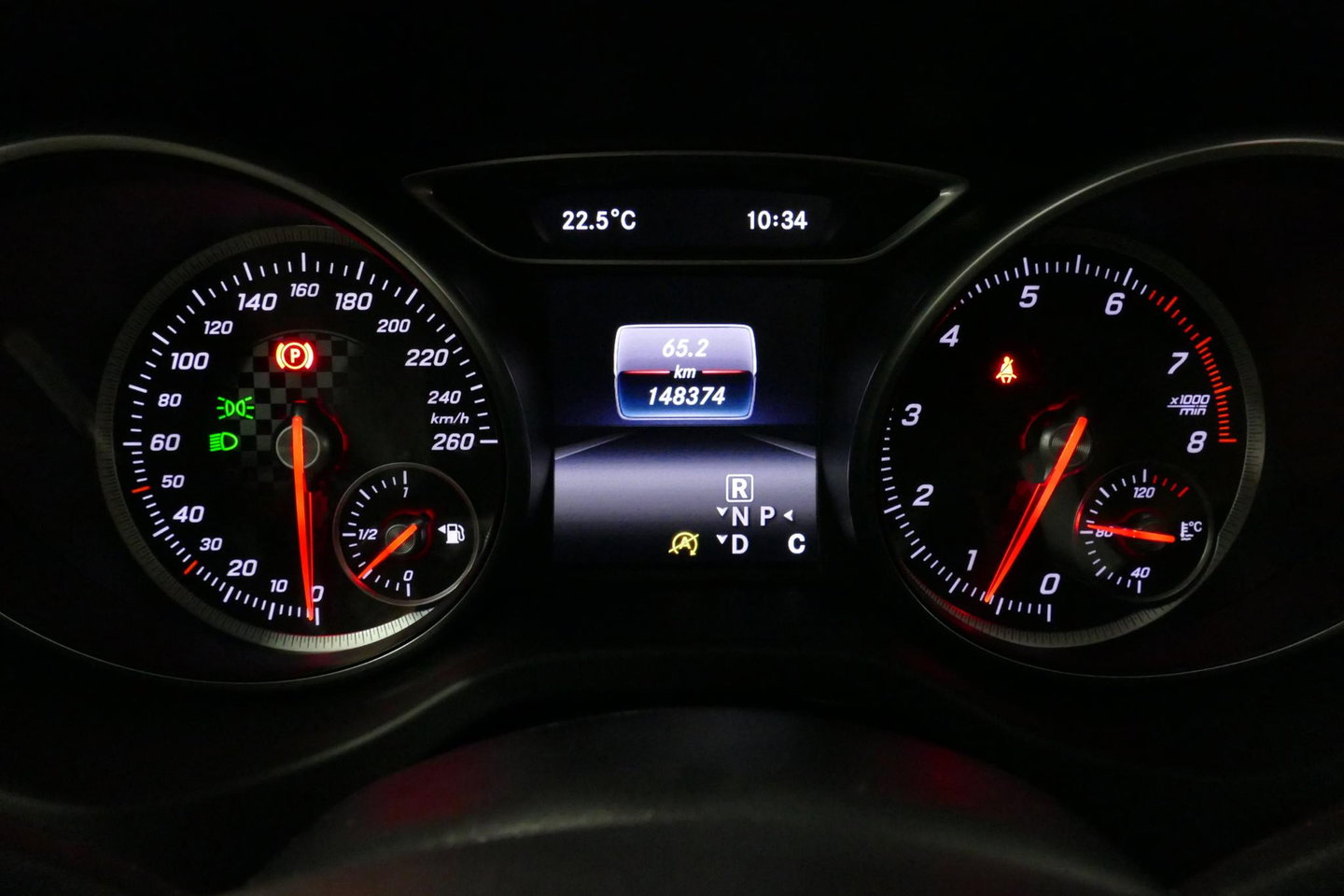 Mercedes-Benz A-Klasse 200 AMG Line / A45 AMG Diffuser / Panamericana Grille / Panoramadak / Carbon interieurdelen / Stoelverwarming / LED High Performance / Cruise Control / 18'' LMV / Agility Control / PDC V+A
