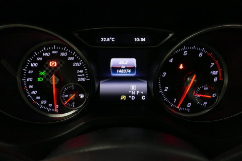 Mercedes-Benz A-Klasse 200 AMG Line / A45 AMG Diffuser / Panamericana Grille / Panoramadak / Carbon interieurdelen / Stoelverwarming / LED High Performance / Cruise Control / 18'' LMV / Agility Control / PDC V+A