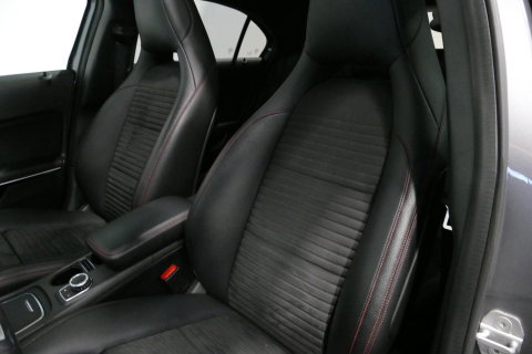 Mercedes-Benz A-Klasse 200 AMG Line / A45 AMG Diffuser / Panamericana Grille / Panoramadak / Carbon interieurdelen / Stoelverwarming / LED High Performance / Cruise Control / 18'' LMV / Agility Control / PDC V+A