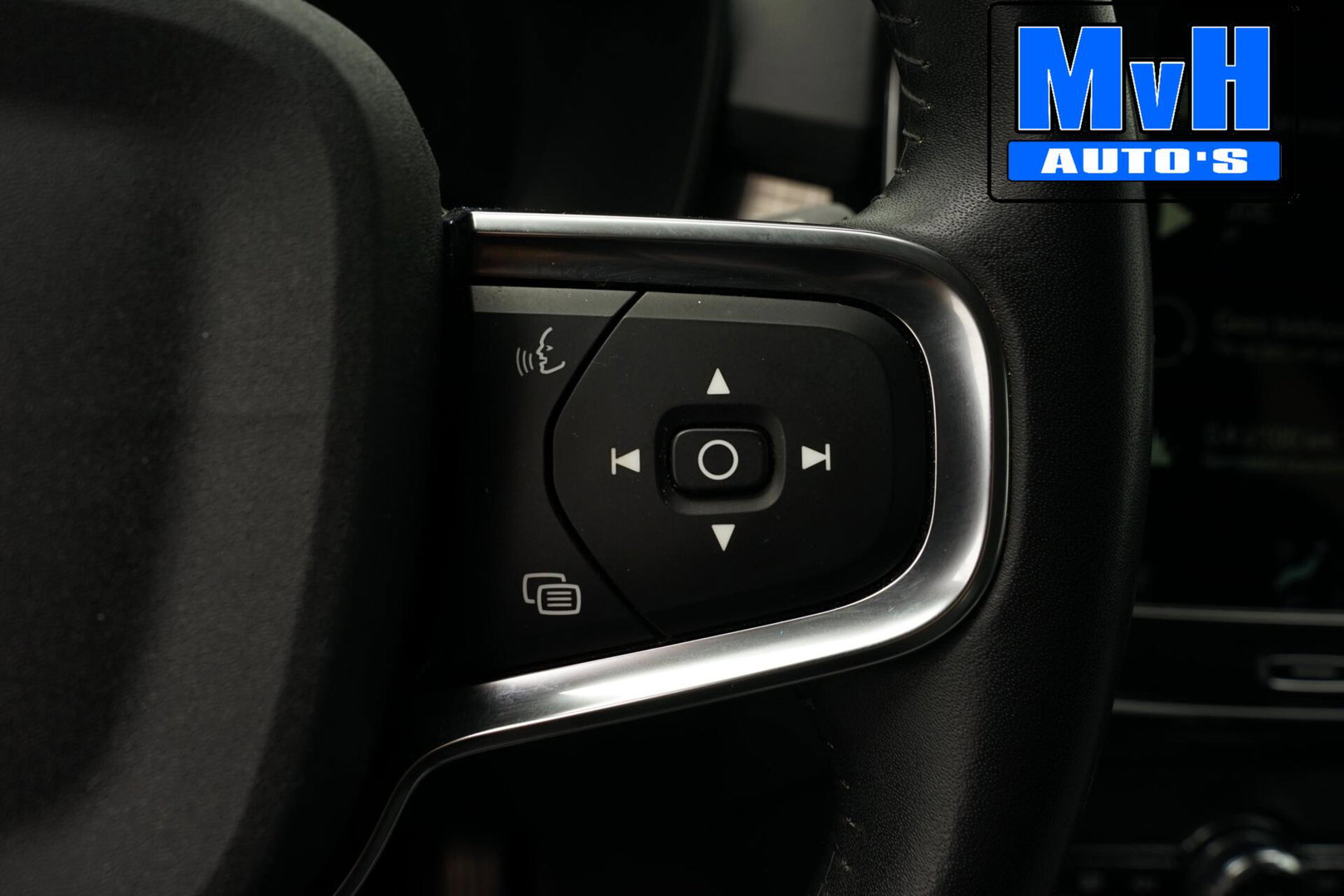 Volvo XC40 1.5 T4 Recharge Inscription Expression|TREKH|LED