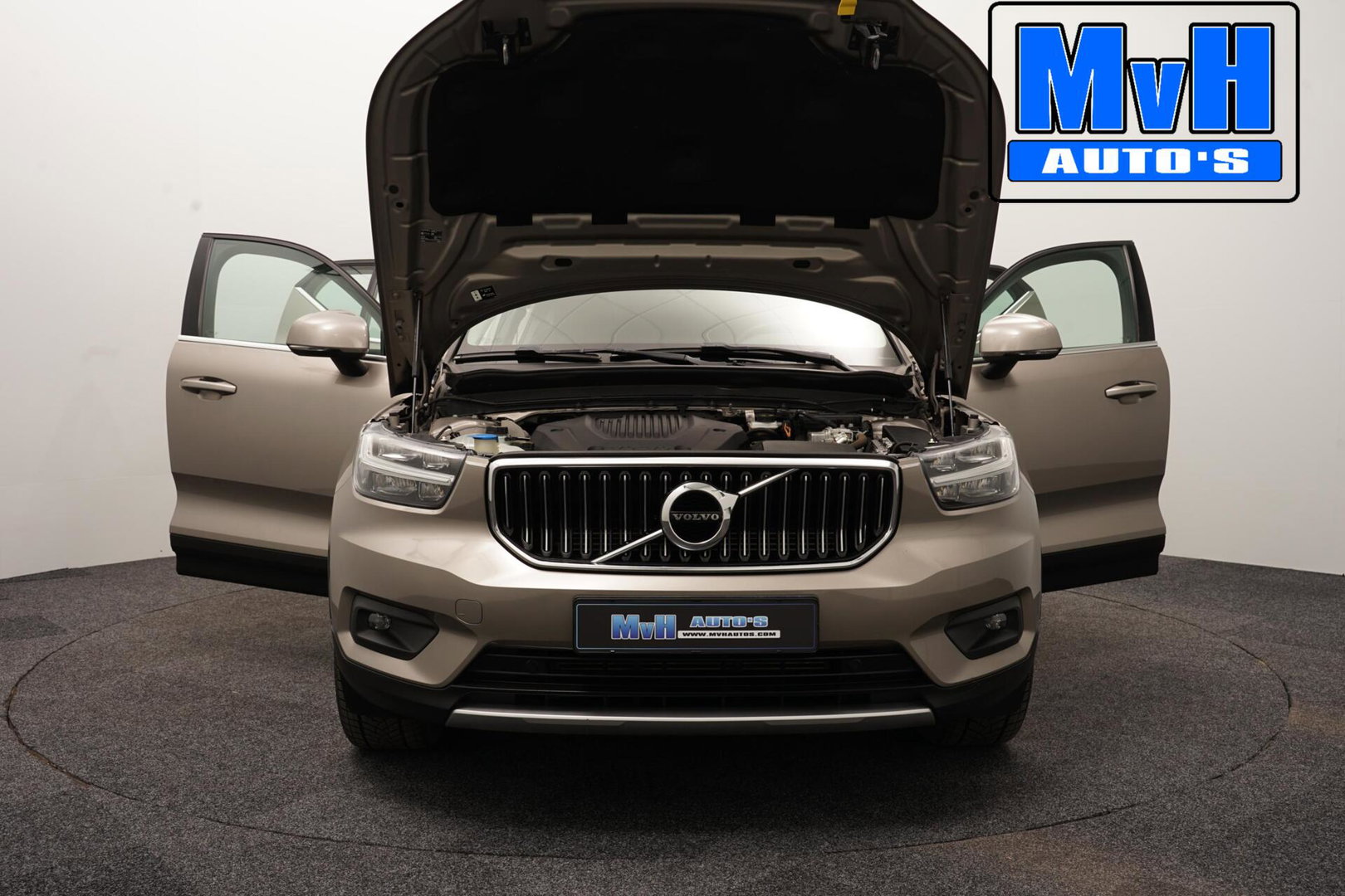 Volvo XC40 1.5 T4 Recharge Inscription Expression|TREKH|LED