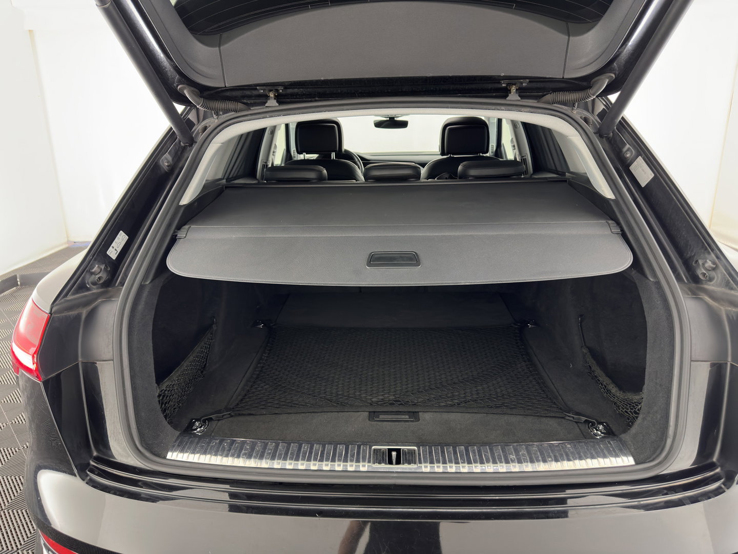 Audi e-tron 55 quattro advanced 95 kWh [ 3-Fase ] (INCL.BTW)  (INCL-BTW) *PANO | DIGITAL-MIRRORS | HEAD-UP | LEATHER-ALCANTARA | BANG&OLUFSEN |  ADAPTIVE-CRUISE | FULL-LED | DIGI-COCKPIT | KEYLESS | MEMORY-PACK | TOP-VIEW | 22''ALU*