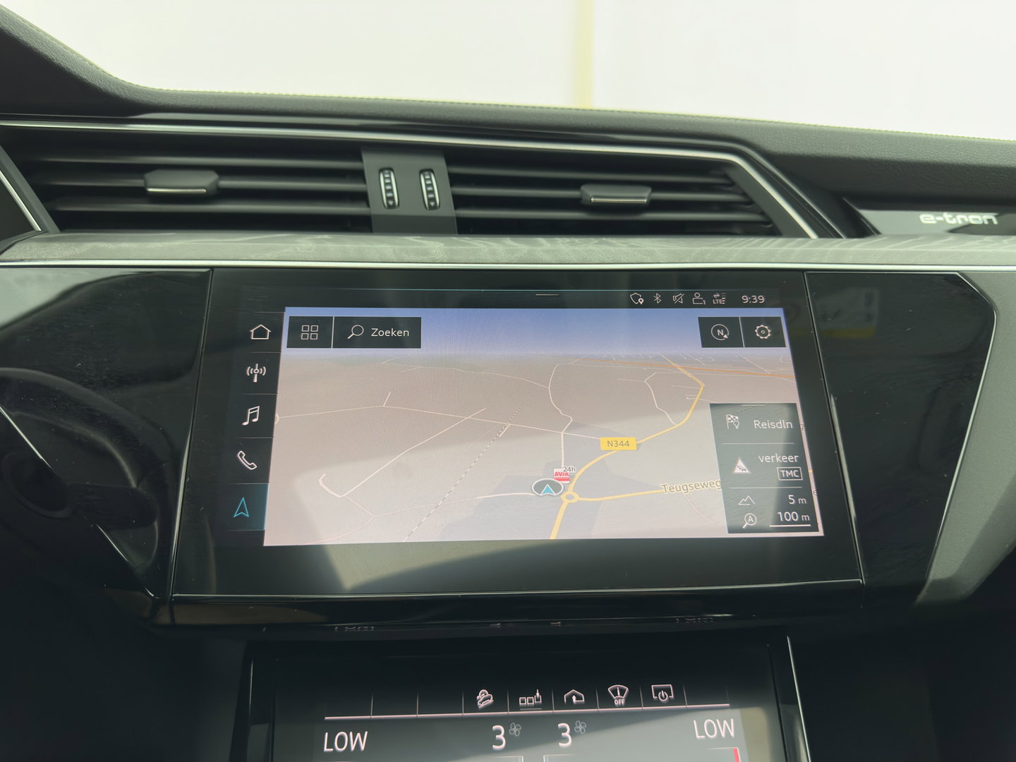 Audi e-tron 55 quattro advanced 95 kWh [ 3-Fase ] (INCL.BTW)  (INCL-BTW) *PANO | DIGITAL-MIRRORS | HEAD-UP | LEATHER-ALCANTARA | BANG&OLUFSEN |  ADAPTIVE-CRUISE | FULL-LED | DIGI-COCKPIT | KEYLESS | MEMORY-PACK | TOP-VIEW | 22''ALU*