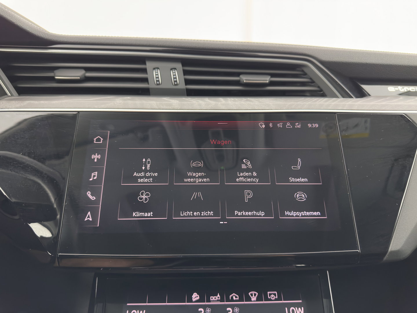 Audi e-tron 55 quattro advanced 95 kWh [ 3-Fase ] (INCL.BTW)  (INCL-BTW) *PANO | DIGITAL-MIRRORS | HEAD-UP | LEATHER-ALCANTARA | BANG&OLUFSEN |  ADAPTIVE-CRUISE | FULL-LED | DIGI-COCKPIT | KEYLESS | MEMORY-PACK | TOP-VIEW | 22''ALU*
