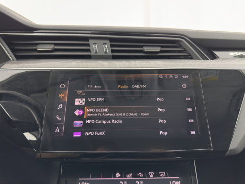 Audi e-tron 55 quattro advanced 95 kWh [ 3-Fase ] (INCL.BTW)  (INCL-BTW) *PANO | DIGITAL-MIRRORS | HEAD-UP | LEATHER-ALCANTARA | BANG&OLUFSEN |  ADAPTIVE-CRUISE | FULL-LED | DIGI-COCKPIT | KEYLESS | MEMORY-PACK | TOP-VIEW | 22''ALU*