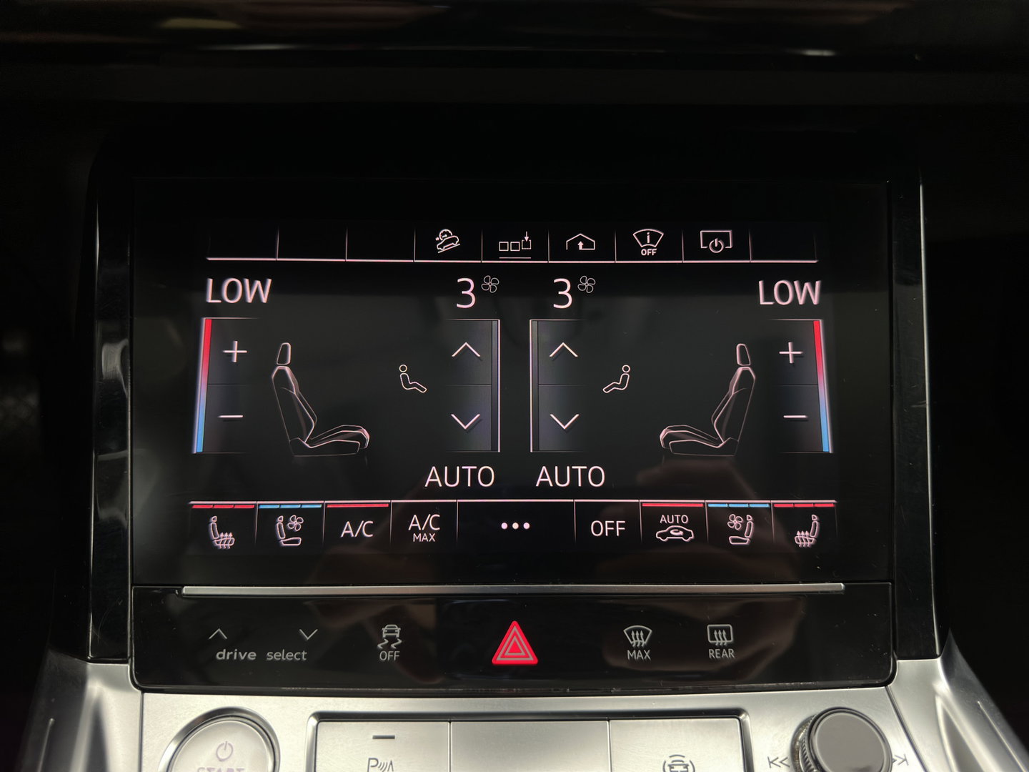 Audi e-tron 55 quattro advanced 95 kWh [ 3-Fase ] (INCL.BTW)  (INCL-BTW) *PANO | DIGITAL-MIRRORS | HEAD-UP | LEATHER-ALCANTARA | BANG&OLUFSEN |  ADAPTIVE-CRUISE | FULL-LED | DIGI-COCKPIT | KEYLESS | MEMORY-PACK | TOP-VIEW | 22''ALU*