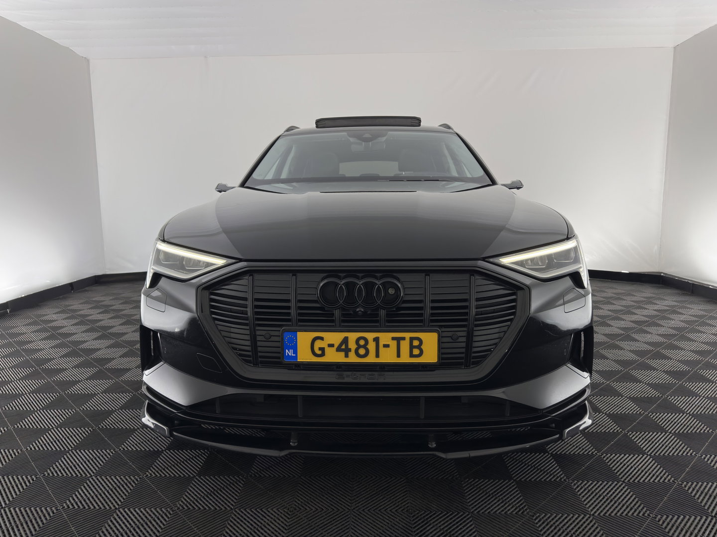 Audi e-tron 55 quattro advanced 95 kWh [ 3-Fase ] (INCL.BTW)  (INCL-BTW) *PANO | DIGITAL-MIRRORS | HEAD-UP | LEATHER-ALCANTARA | BANG&OLUFSEN |  ADAPTIVE-CRUISE | FULL-LED | DIGI-COCKPIT | KEYLESS | MEMORY-PACK | TOP-VIEW | 22''ALU*