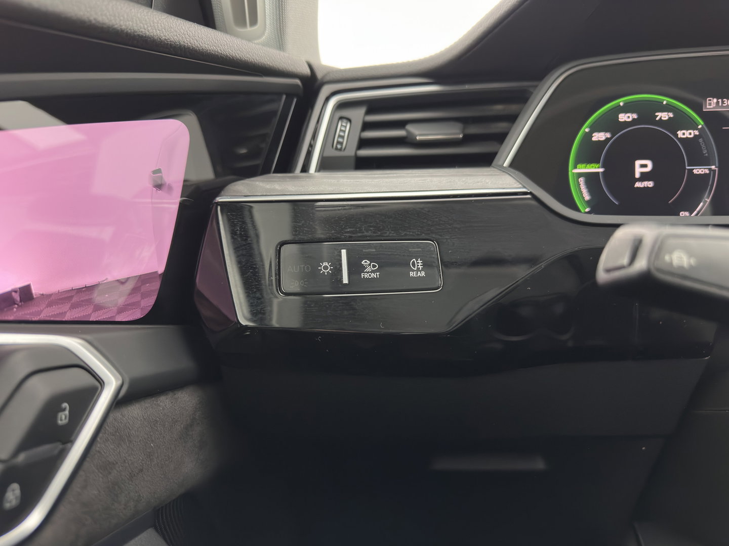 Audi e-tron 55 quattro advanced 95 kWh [ 3-Fase ] (INCL.BTW)  (INCL-BTW) *PANO | DIGITAL-MIRRORS | HEAD-UP | LEATHER-ALCANTARA | BANG&OLUFSEN |  ADAPTIVE-CRUISE | FULL-LED | DIGI-COCKPIT | KEYLESS | MEMORY-PACK | TOP-VIEW | 22''ALU*