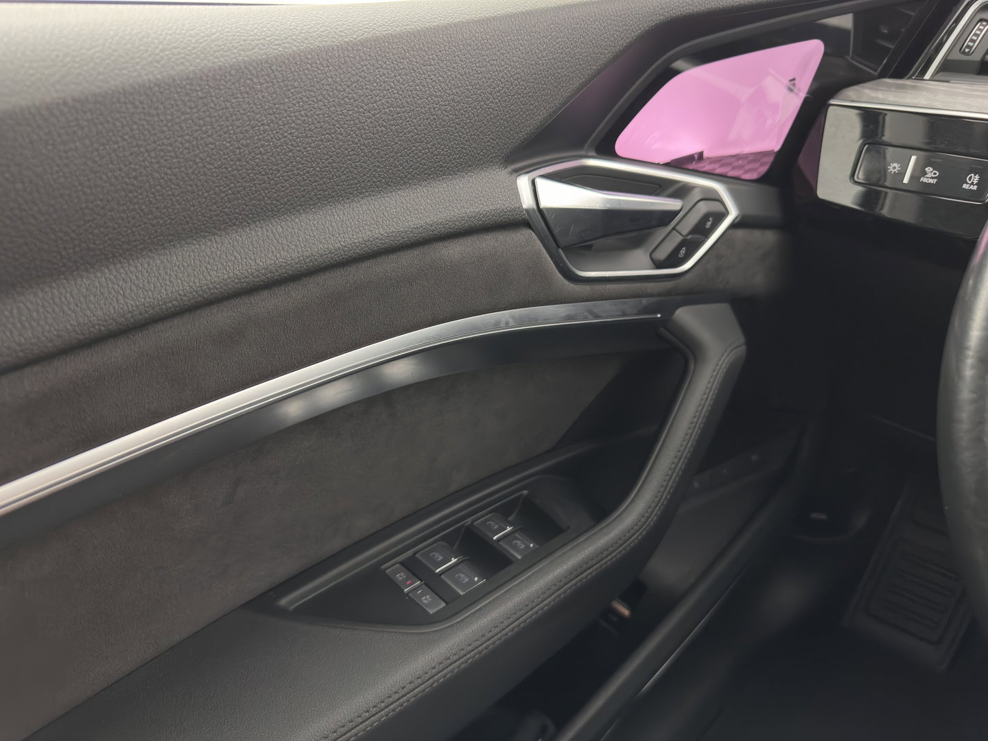 Audi e-tron 55 quattro advanced 95 kWh [ 3-Fase ] (INCL.BTW)  (INCL-BTW) *PANO | DIGITAL-MIRRORS | HEAD-UP | LEATHER-ALCANTARA | BANG&OLUFSEN |  ADAPTIVE-CRUISE | FULL-LED | DIGI-COCKPIT | KEYLESS | MEMORY-PACK | TOP-VIEW | 22''ALU*