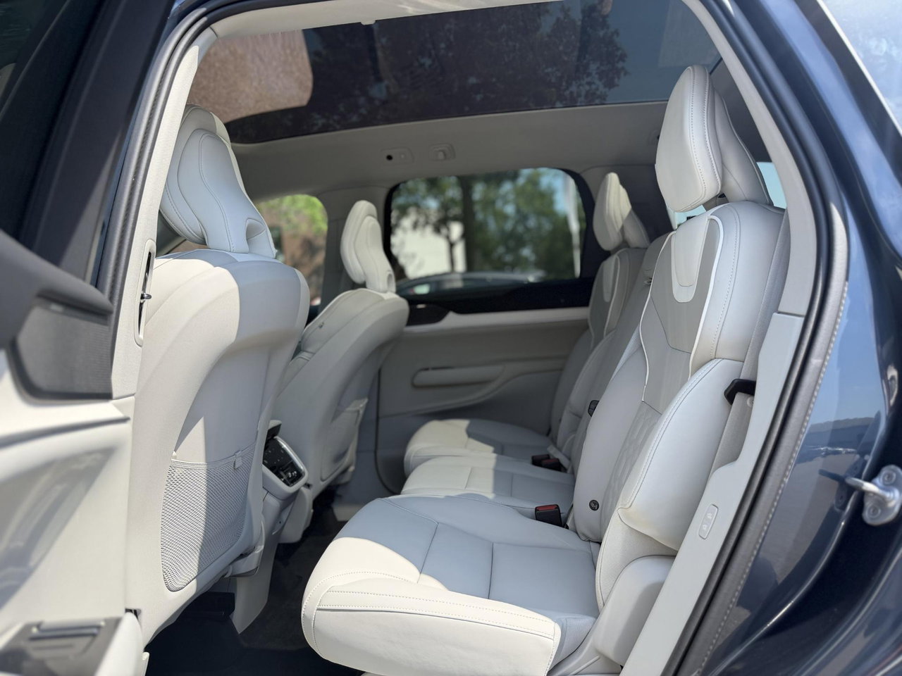 Volvo EX90