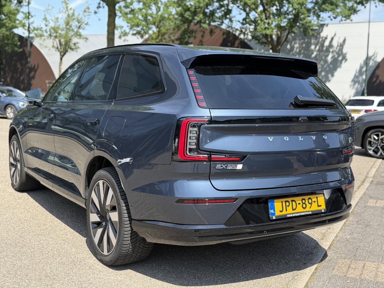 Volvo EX90