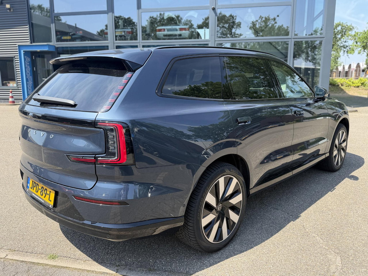 Volvo EX90