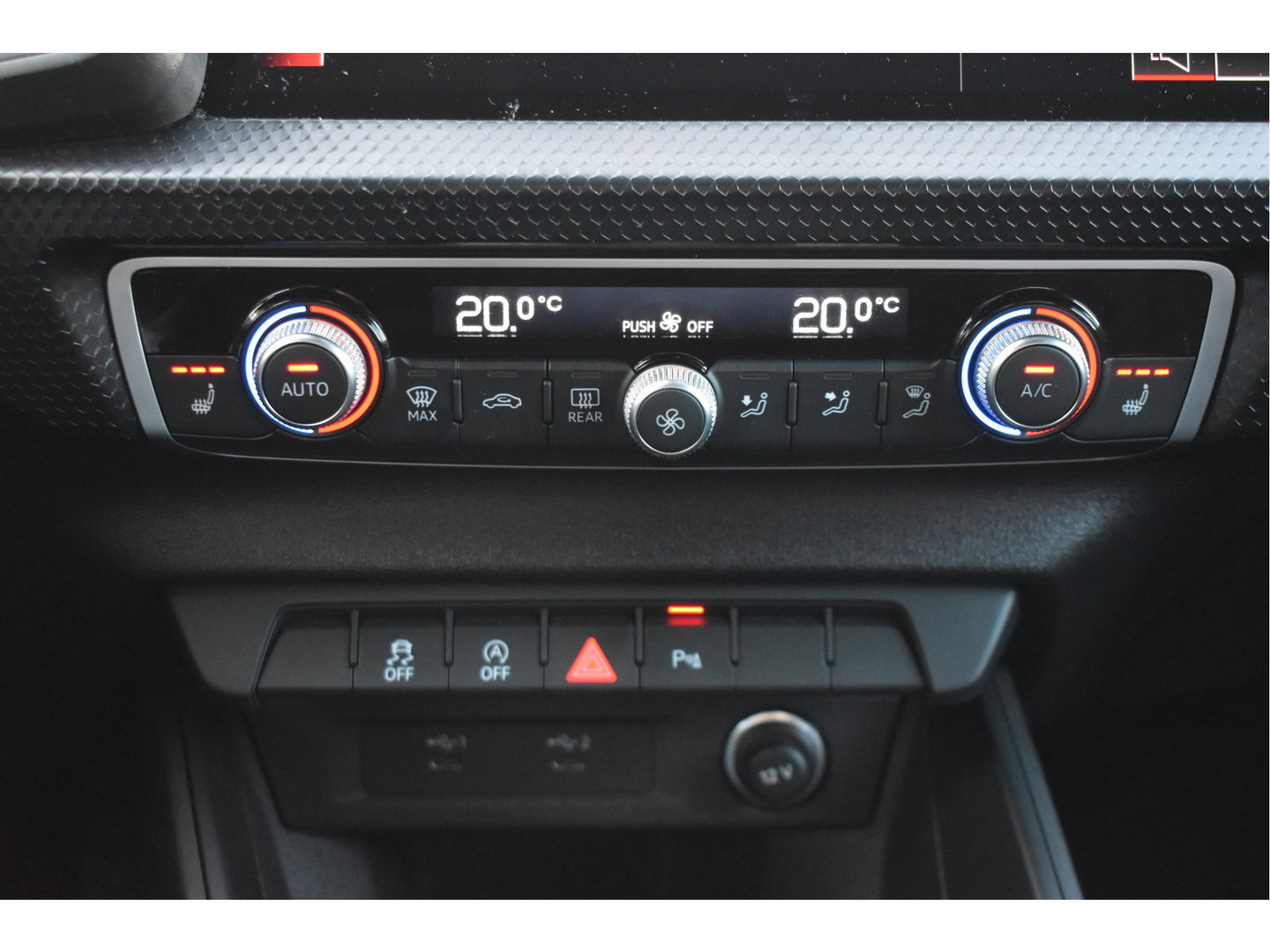 Audi A1 Sportback 35 TFSI PRO LINE 150 PK Bi-Tone | Z+W banden | Carplay | Stoelverwarming | VIrtual Cockpit | Cruise Control | DAB | Full LED