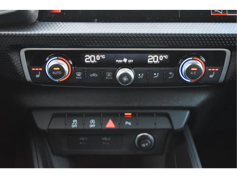 Audi A1 Sportback 35 TFSI PRO LINE 150 PK Bi-Tone | Z+W banden | Carplay | Stoelverwarming | VIrtual Cockpit | Cruise Control | DAB | Full LED