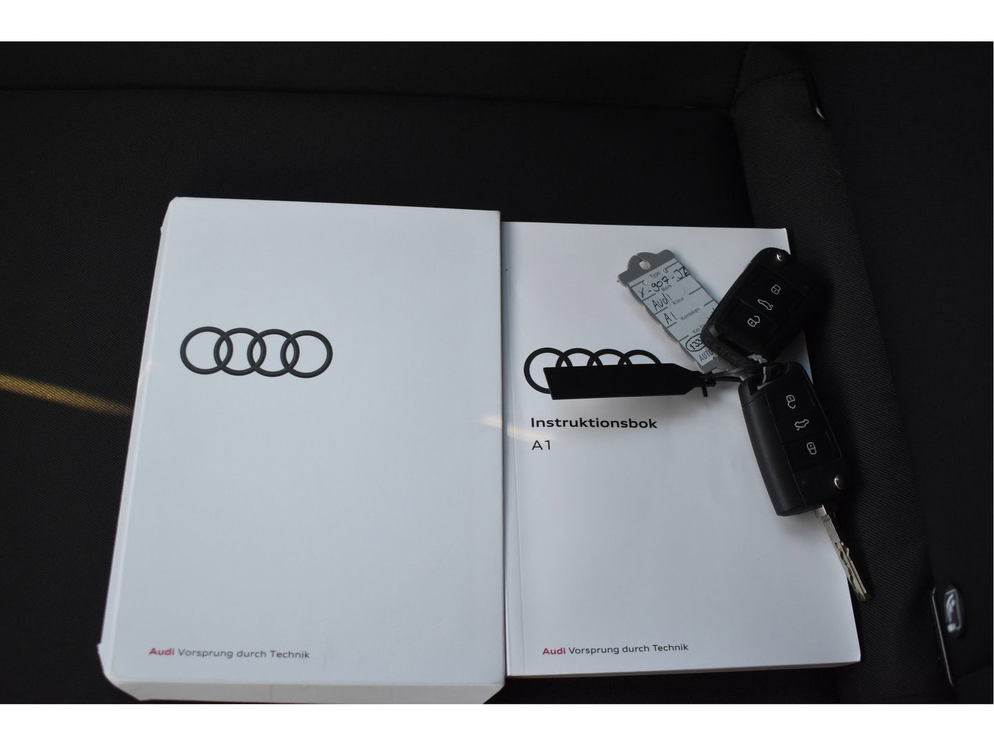 Audi A1 Sportback 35 TFSI PRO LINE 150 PK Bi-Tone | Z+W banden | Carplay | Stoelverwarming | VIrtual Cockpit | Cruise Control | DAB | Full LED