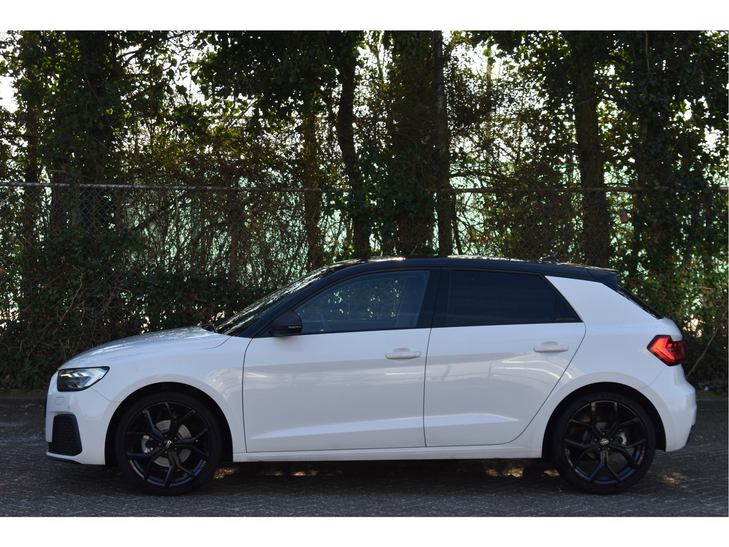 Audi A1 Sportback 35 TFSI PRO LINE 150 PK Bi-Tone | Z+W banden | Carplay | Stoelverwarming | VIrtual Cockpit | Cruise Control | DAB | Full LED