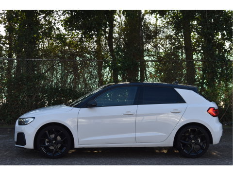 Audi A1 Sportback 35 TFSI PRO LINE 150 PK Bi-Tone | Z+W banden | Carplay | Stoelverwarming | VIrtual Cockpit | Cruise Control | DAB | Full LED