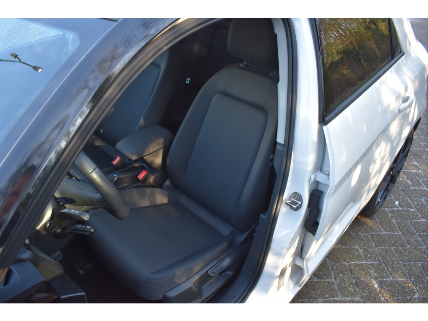 Audi A1 Sportback 35 TFSI PRO LINE 150 PK Bi-Tone | Z+W banden | Carplay | Stoelverwarming | VIrtual Cockpit | Cruise Control | DAB | Full LED