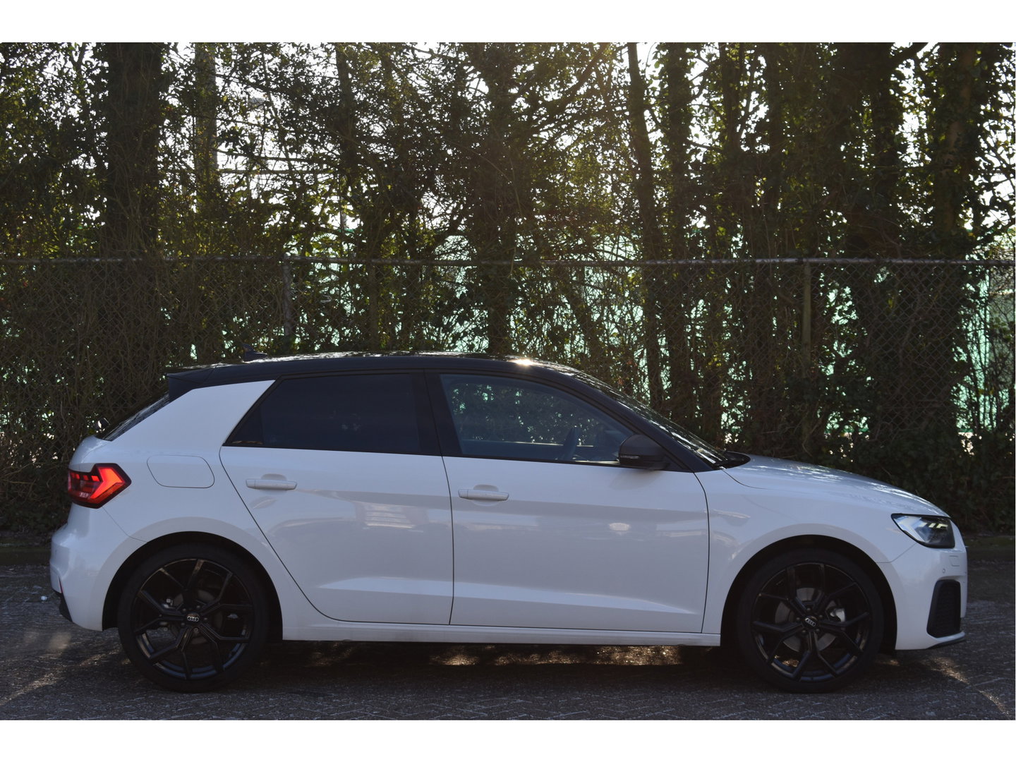 Audi A1 Sportback 35 TFSI PRO LINE 150 PK Bi-Tone | Z+W banden | Carplay | Stoelverwarming | VIrtual Cockpit | Cruise Control | DAB | Full LED