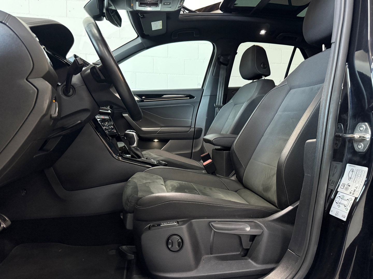 Volkswagen T-Roc 2.0 TSI 4Motion R-Line Business*Pano*Stoelmassage/verwarming*