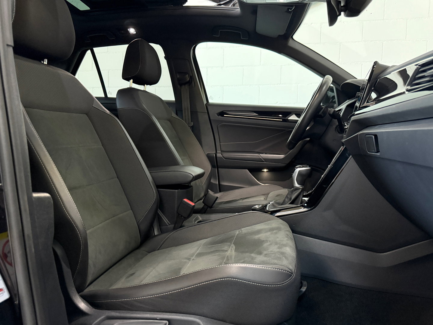 Volkswagen T-Roc 2.0 TSI 4Motion R-Line Business*Pano*Stoelmassage/verwarming*