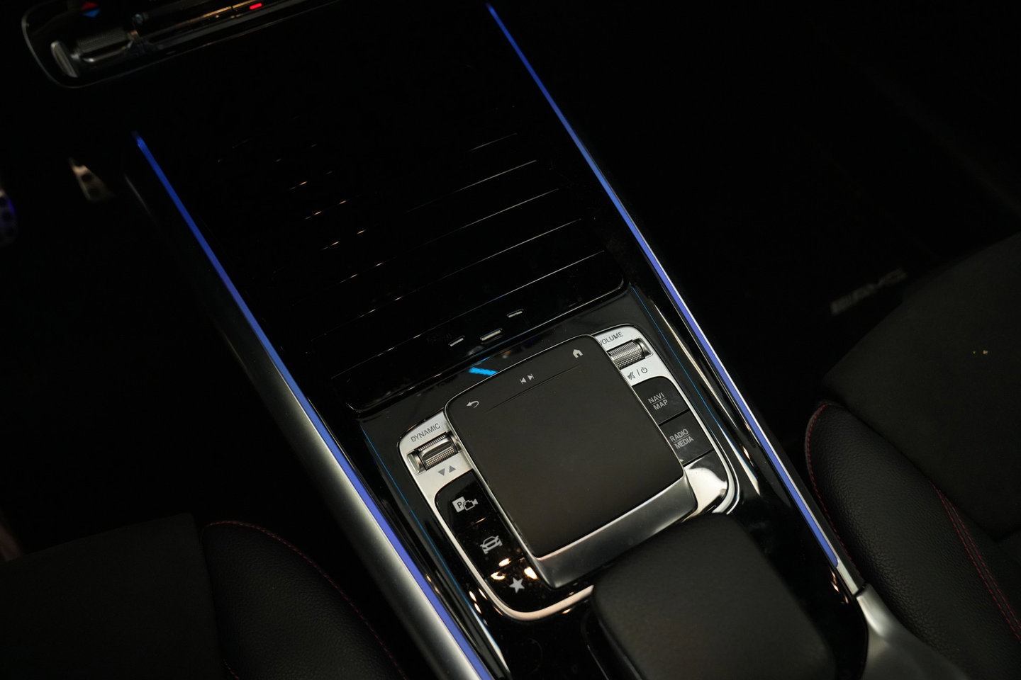Mercedes-Benz B-Klasse 200 Premium AMG Full-led Navigatie Carbon