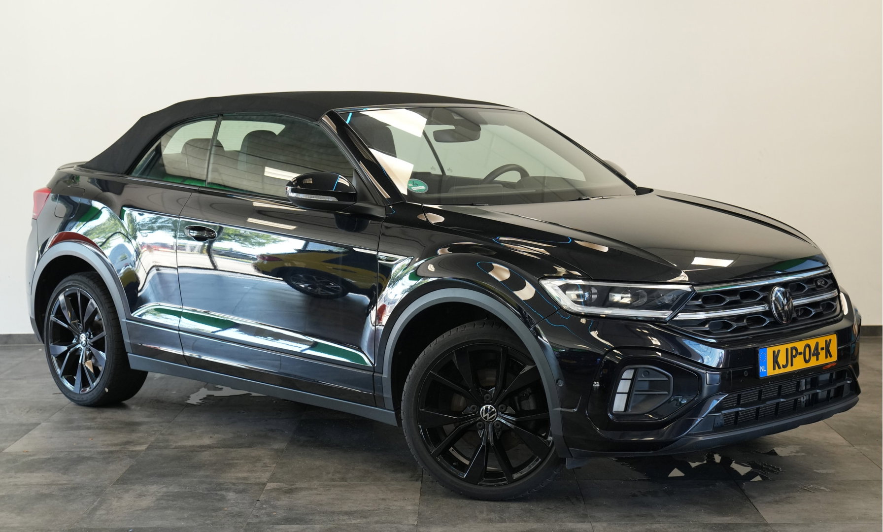 Volkswagen T-Roc 1.5 TSI R-Line Edition Cabriolet Camera PDC ACC IQ-light 24 Maanden garantie* (Vraag naar de voorwaarden)