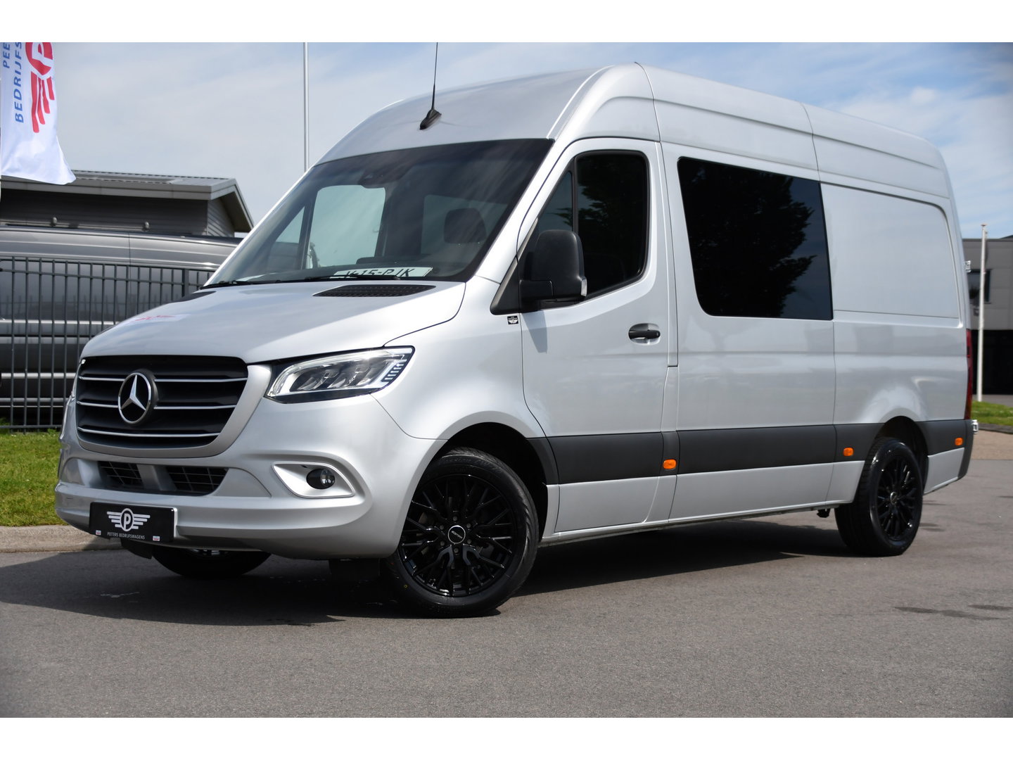 Mercedes-Benz Sprinter 316 2.2 CDI L2H2 DC PB Edition Adaptieve Cruise, Camera, Carplay, LED, 164pk, Stoelverwarming, Trekhaak, Automaat, 10,5'' Mbux, Standkachel, Uniek!