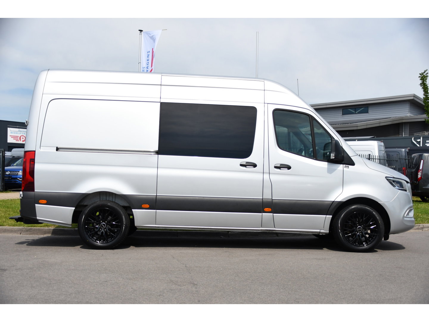 Mercedes-Benz Sprinter 316 2.2 CDI L2H2 DC PB Edition Adaptieve Cruise, Camera, Carplay, LED, 164pk, Stoelverwarming, Trekhaak, Automaat, 10,5'' Mbux, Standkachel, Uniek!