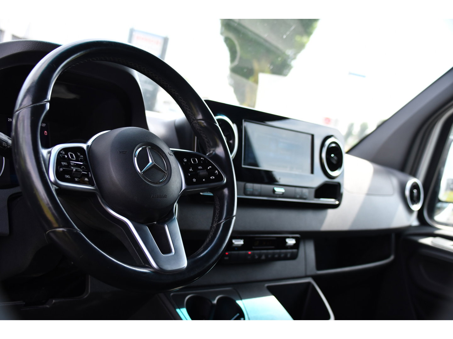 Mercedes-Benz Sprinter 316 2.2 CDI L2H2 DC PB Edition Adaptieve Cruise, Camera, Carplay, LED, 164pk, Stoelverwarming, Trekhaak, Automaat, 10,5'' Mbux, Standkachel, Uniek!