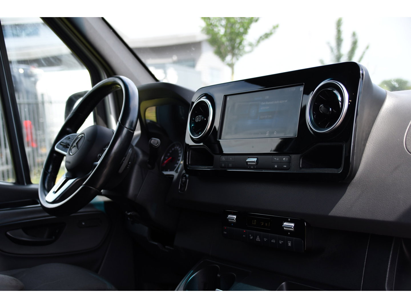 Mercedes-Benz Sprinter 316 2.2 CDI L2H2 DC PB Edition Adaptieve Cruise, Camera, Carplay, LED, 164pk, Stoelverwarming, Trekhaak, Automaat, 10,5'' Mbux, Standkachel, Uniek!