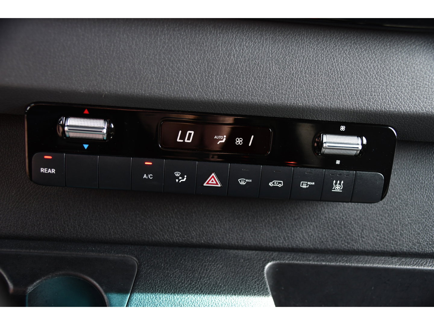 Mercedes-Benz Sprinter 316 2.2 CDI L2H2 DC PB Edition Adaptieve Cruise, Camera, Carplay, LED, 164pk, Stoelverwarming, Trekhaak, Automaat, 10,5'' Mbux, Standkachel, Uniek!