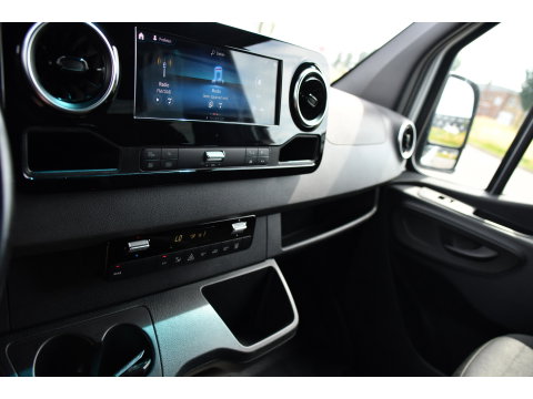 Mercedes-Benz Sprinter 316 2.2 CDI L2H2 DC PB Edition Adaptieve Cruise, Camera, Carplay, LED, 164pk, Stoelverwarming, Trekhaak, Automaat, 10,5'' Mbux, Standkachel, Uniek!