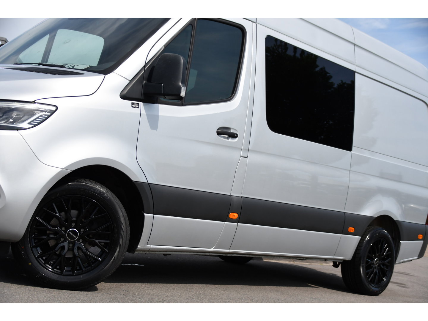 Mercedes-Benz Sprinter 316 2.2 CDI L2H2 DC PB Edition Adaptieve Cruise, Camera, Carplay, LED, 164pk, Stoelverwarming, Trekhaak, Automaat, 10,5'' Mbux, Standkachel, Uniek!