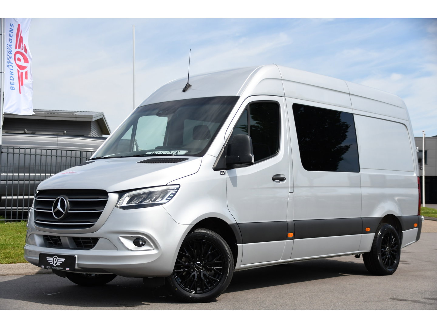 Mercedes-Benz Sprinter 316 2.2 CDI L2H2 DC PB Edition Adaptieve Cruise, Camera, Carplay, LED, 164pk, Stoelverwarming, Trekhaak, Automaat, 10,5'' Mbux, Standkachel, Uniek!