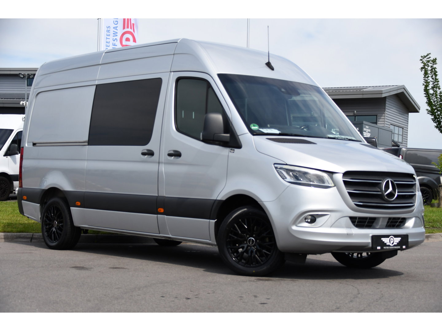 Mercedes-Benz Sprinter 316 2.2 CDI L2H2 DC PB Edition Adaptieve Cruise, Camera, Carplay, LED, 164pk, Stoelverwarming, Trekhaak, Automaat, 10,5'' Mbux, Standkachel, Uniek!