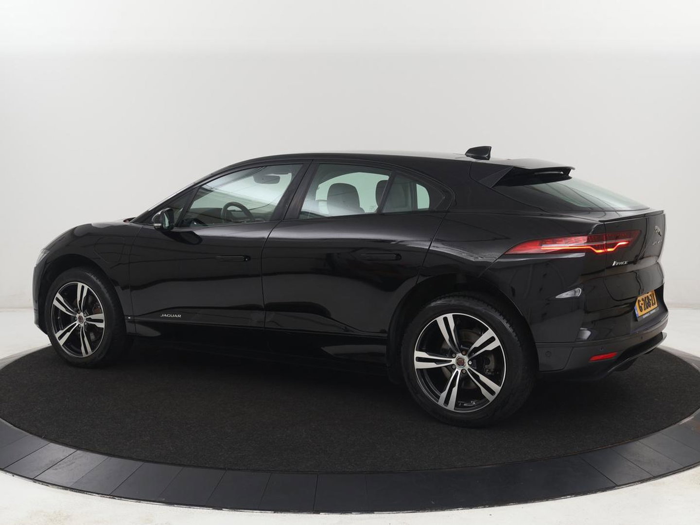 Jaguar I-PACE EV400 Business Edition S 90 kWh SOH 94,2% | Carplay | Navigatie | Standkachel | Panoramadak | Camera | Adaptive cruise | Elektrische achterklep | Climate control