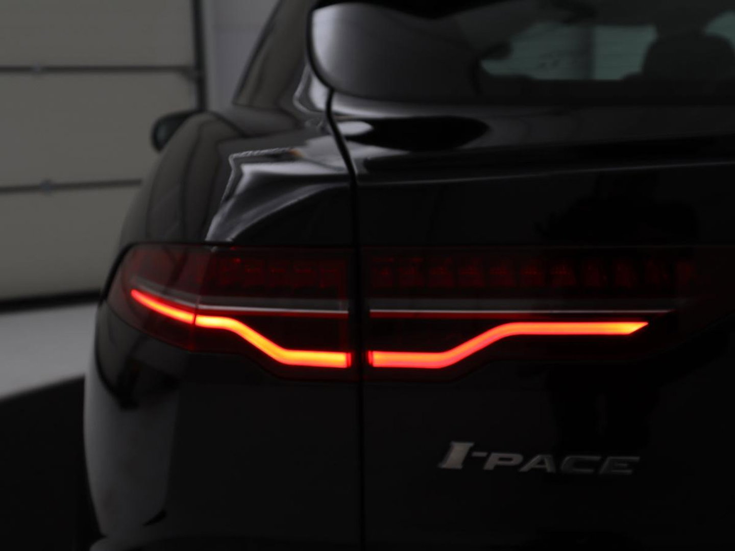 Jaguar I-PACE EV400 Business Edition S 90 kWh SOH 94,2% | Carplay | Navigatie | Standkachel | Panoramadak | Camera | Adaptive cruise | Elektrische achterklep | Climate control