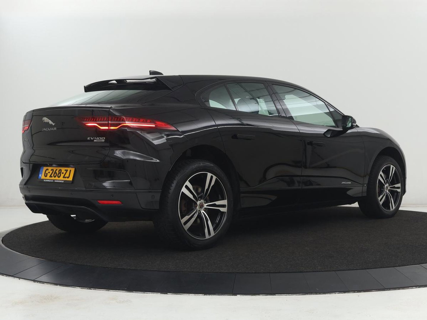 Jaguar I-PACE EV400 Business Edition S 90 kWh SOH 94,2% | Carplay | Navigatie | Standkachel | Panoramadak | Camera | Adaptive cruise | Elektrische achterklep | Climate control