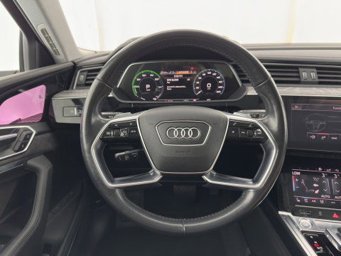 Audi e-tron 55 Quattro Advanced 95 kWh [ 3-Fase-11kW ] {SoH-91%} (INCL-BTW) *PANO | LEATHER | BANG&OLUFSEN | VIRTUAL-MIRRORS | HEAD-UP |  ADAPTIVE-CRUISE | FULL-LED | DIGI-COCKPIT | KEYLESS | MEMORY-PACK | TOPVIEW | HEATED-SPORTSEATS |  22''ALU*