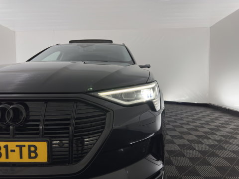 Audi e-tron 55 Quattro Advanced 95 kWh [ 3-Fase-11kW ] {SoH-91%} (INCL-BTW) *PANO | LEATHER | BANG&OLUFSEN | VIRTUAL-MIRRORS | HEAD-UP |  ADAPTIVE-CRUISE | FULL-LED | DIGI-COCKPIT | KEYLESS | MEMORY-PACK | TOPVIEW | HEATED-SPORTSEATS |  22''ALU*