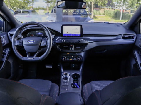 Ford FOCUS Wagon 1.0 EcoBoost ST-Line Automaat | Trekhaak | Winterpack