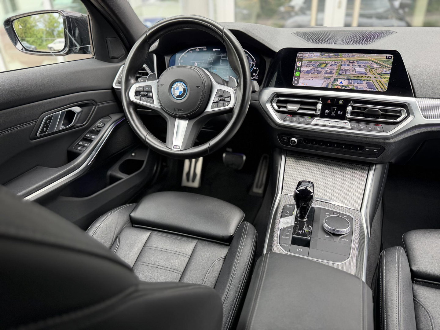 BMW 3-serie 330e High Ex. M-Sport |Schuif/kantel|Leer|Trekhaak|19"