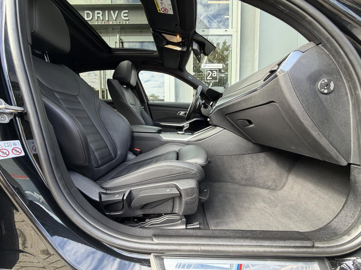 BMW 3-serie 330e High Ex. M-Sport |Schuif/kantel|Leer|Trekhaak|19"