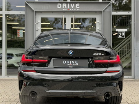 BMW 3-serie 330e High Ex. M-Sport |Schuif/kantel|Leer|Trekhaak|19"