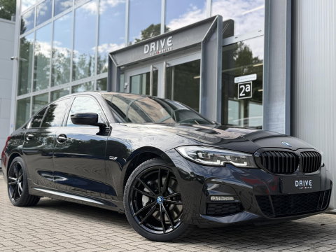 BMW 3-serie 330e High Ex. M-Sport |Schuif/kantel|Leer|Trekhaak|19"