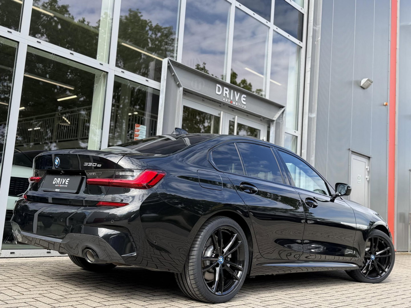 BMW 3-serie 330e High Ex. M-Sport |Schuif/kantel|Leer|Trekhaak|19"